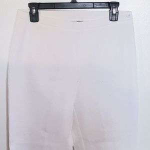 CT1056a Chico’s White Cuffed Ankle Jeans Size 0